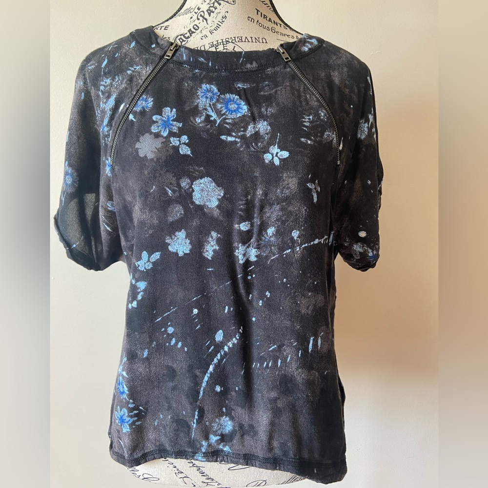 DIESEL Size L Floral Black and Blue Zipper Women's Top.